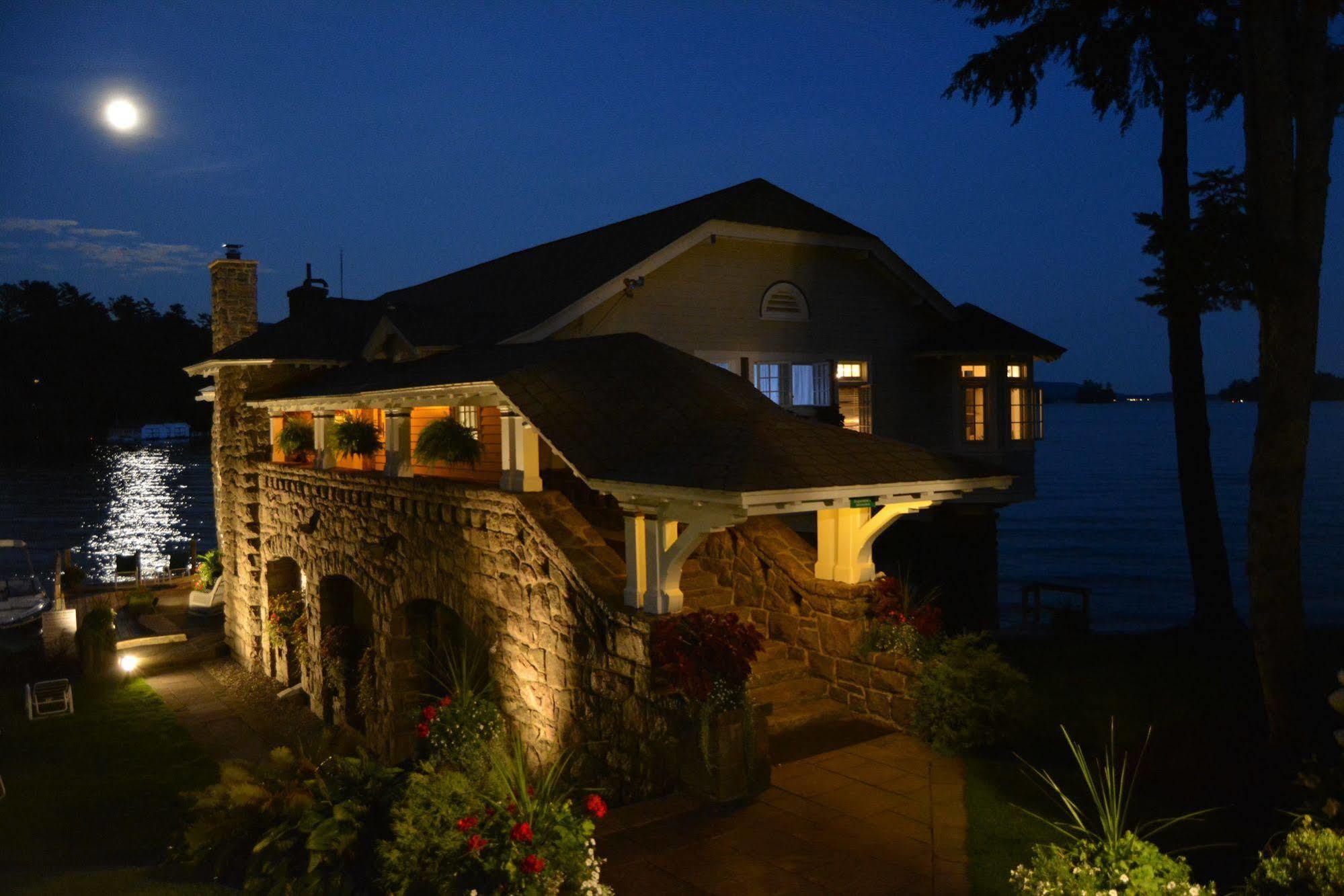 Lake George Boathouse Waterfront Lodging Bolton Landing Exterior photo