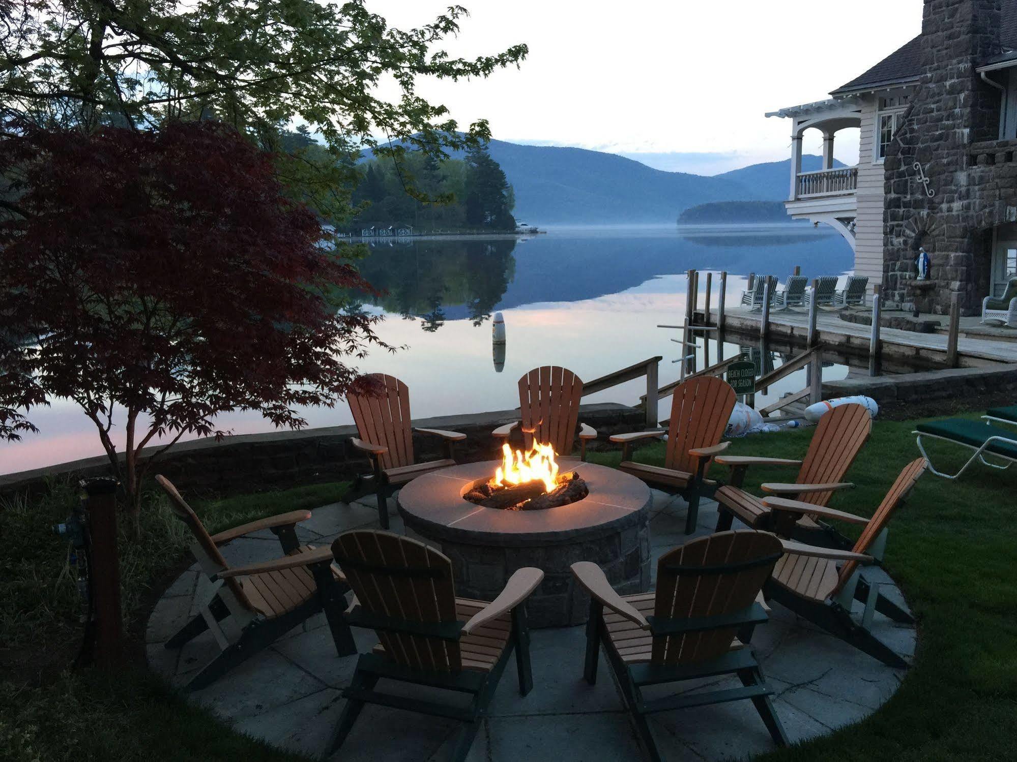 Lake George Boathouse Waterfront Lodging Bolton Landing Exterior photo