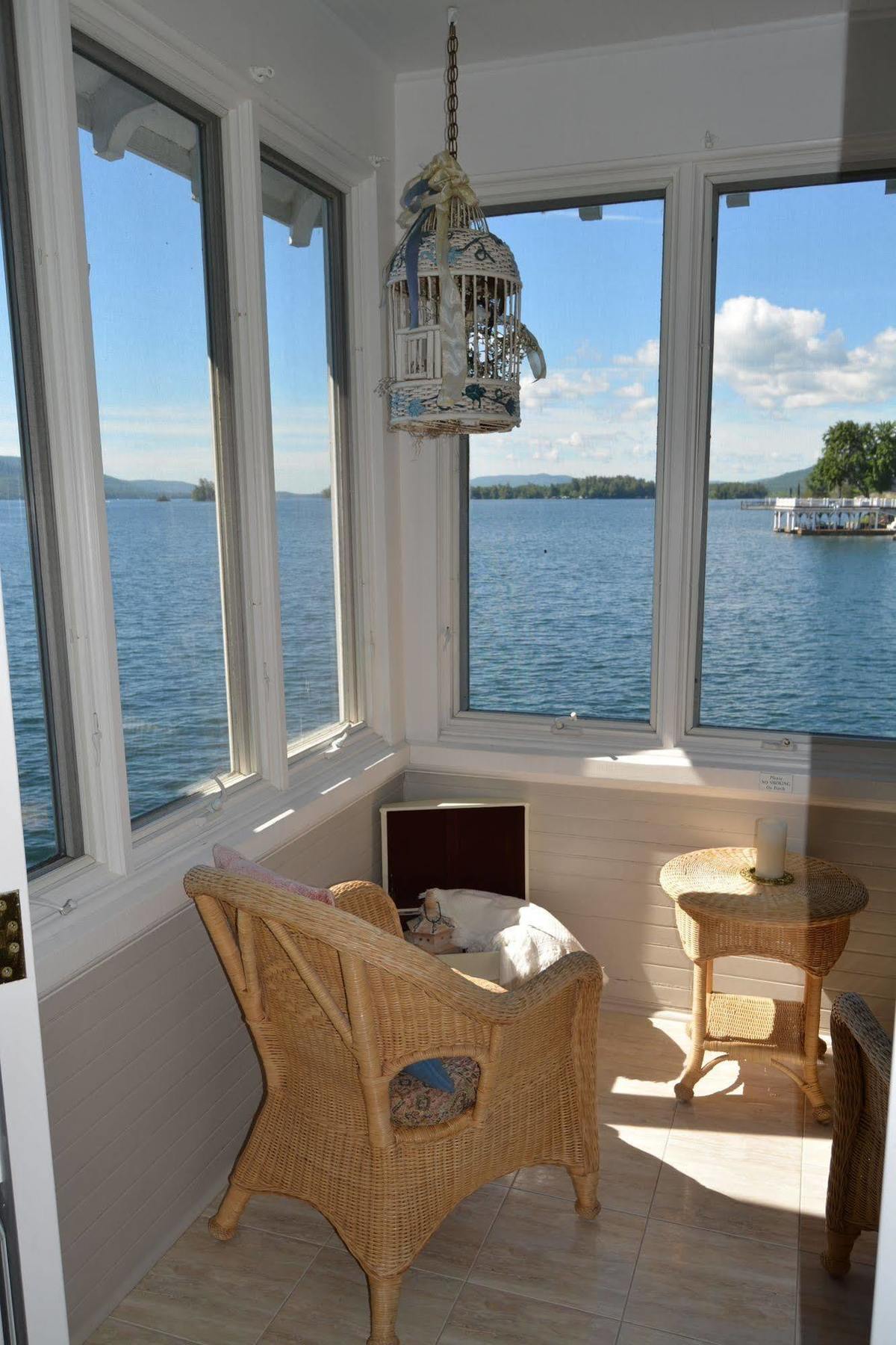 Lake George Boathouse Waterfront Lodging Bolton Landing Exterior photo