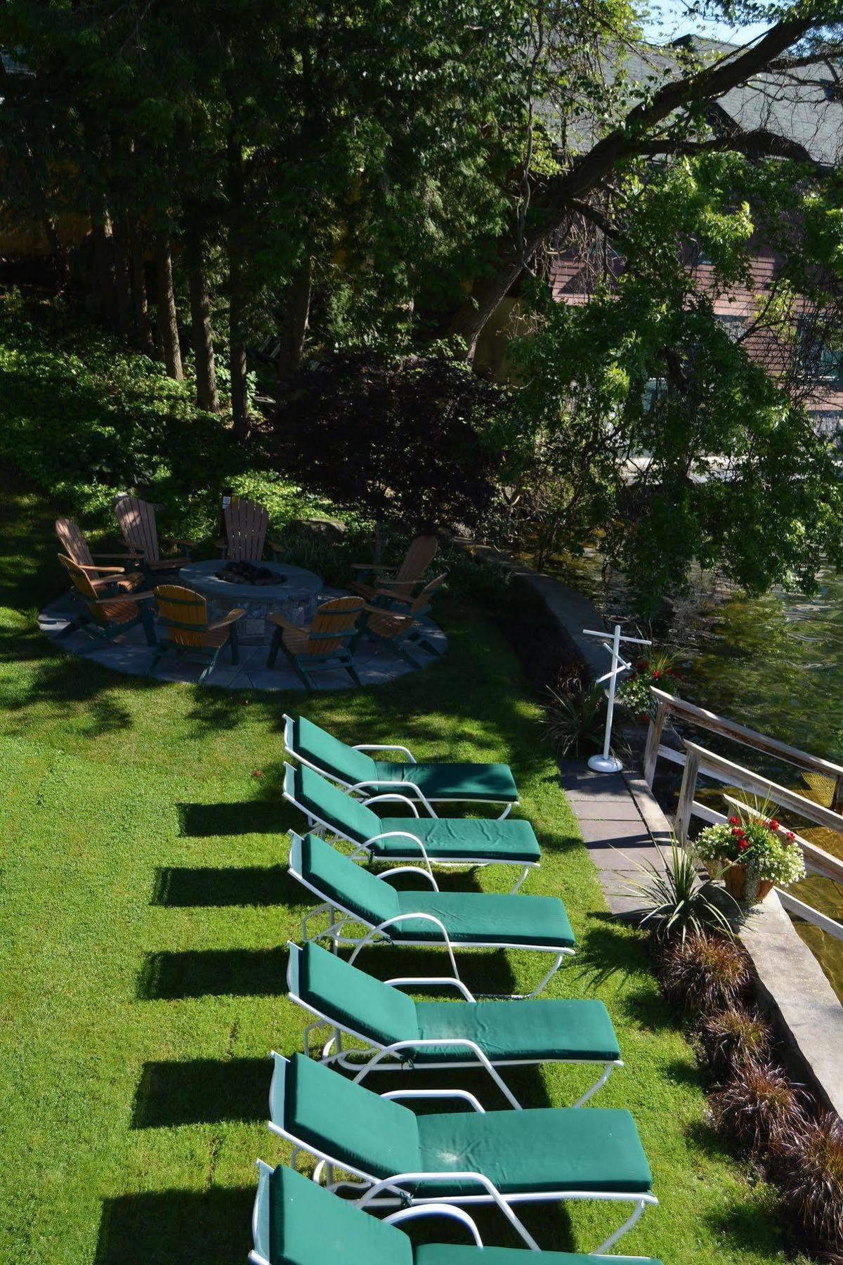 Lake George Boathouse Waterfront Lodging Bolton Landing Exterior photo