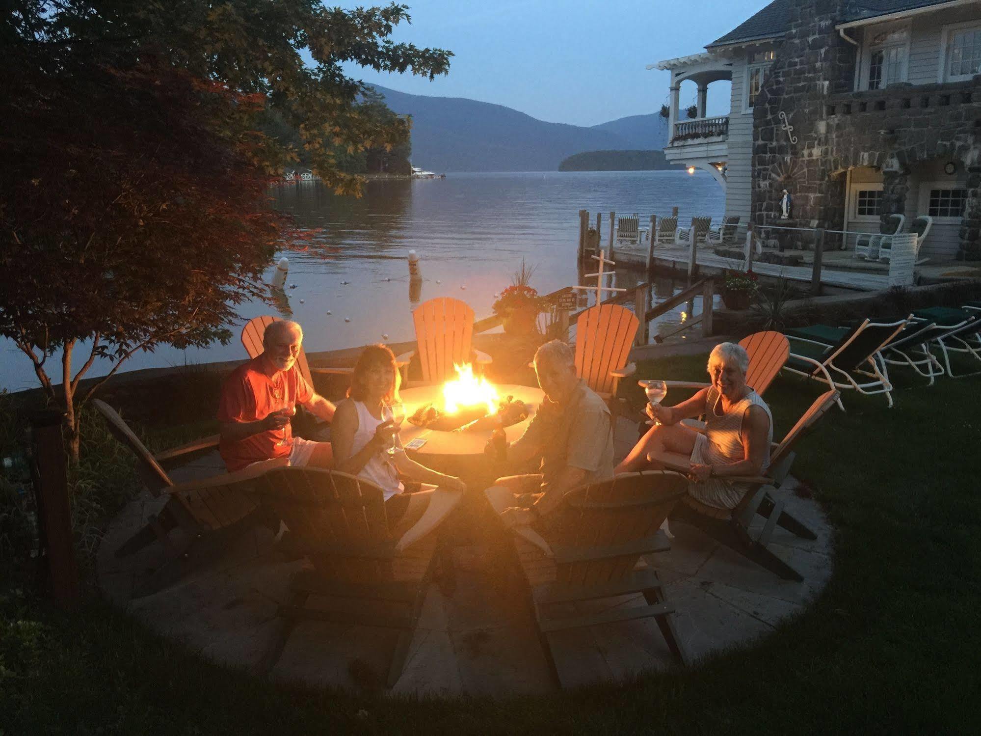 Lake George Boathouse Waterfront Lodging Bolton Landing Exterior photo